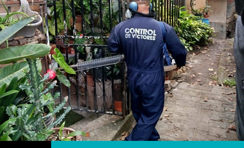 Movilización por brote de dengue en Pavas busca eliminar criaderos