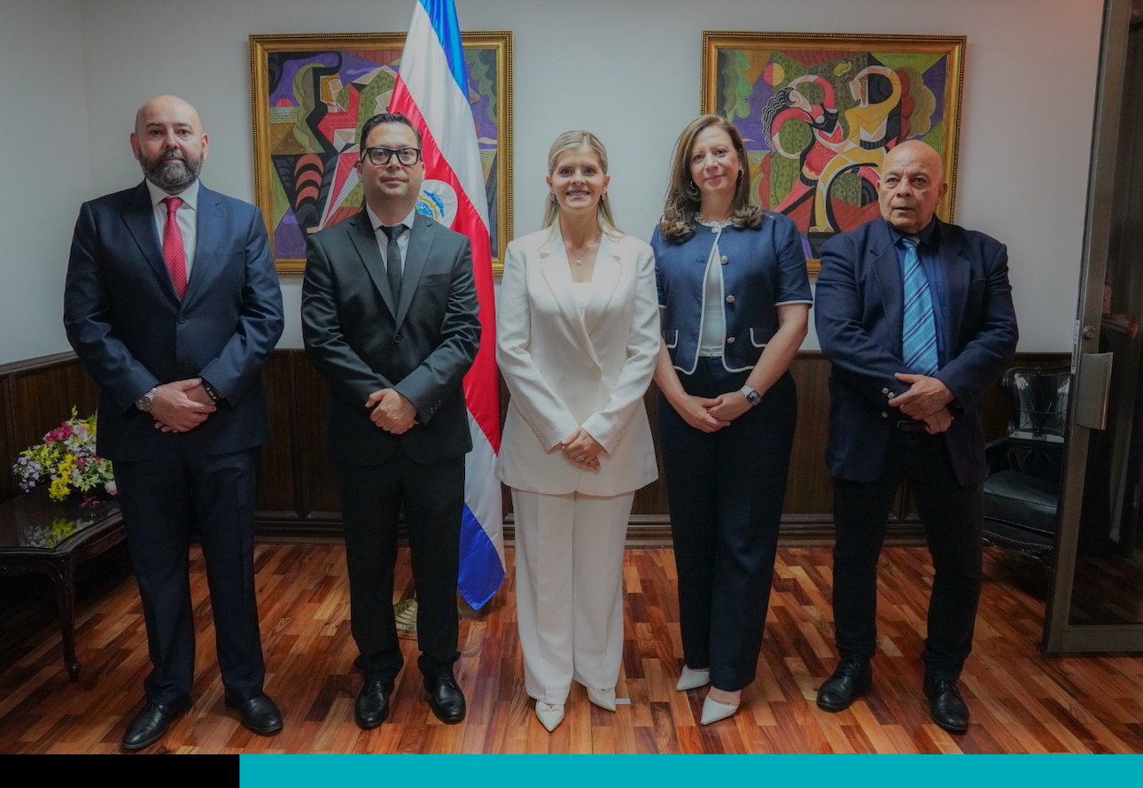 Omer Badilla, viceministro de Gobernación y Policía; Nelson Barquero, de Unidades Regulares, presidente Laura Fernández; viceministra administrativa Carolina Castro y Gerardo Castaing, viceministro de Unidades Especiales.