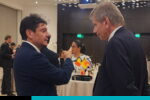 El viceministro de Relaciones Exteriores, Alexander Peñaranda conversa con el Embajador de Bélgica, Daniel Bertrand.
