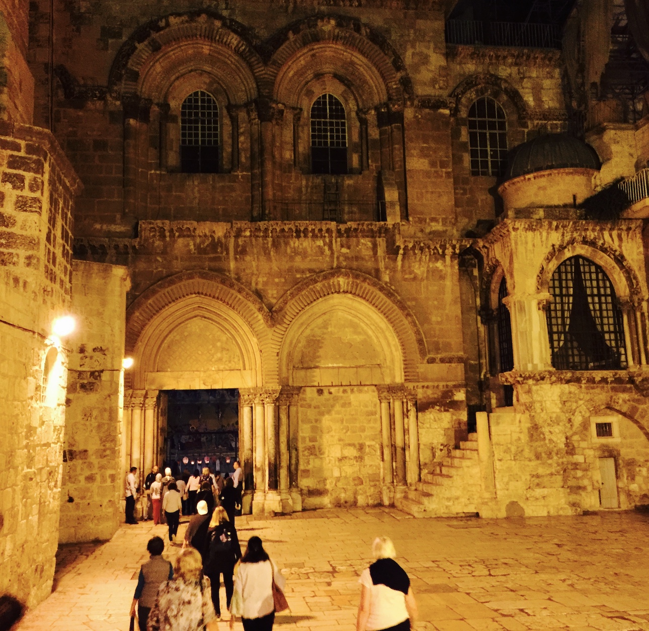 Ingreso a la Basílica del Santo Sepulcro